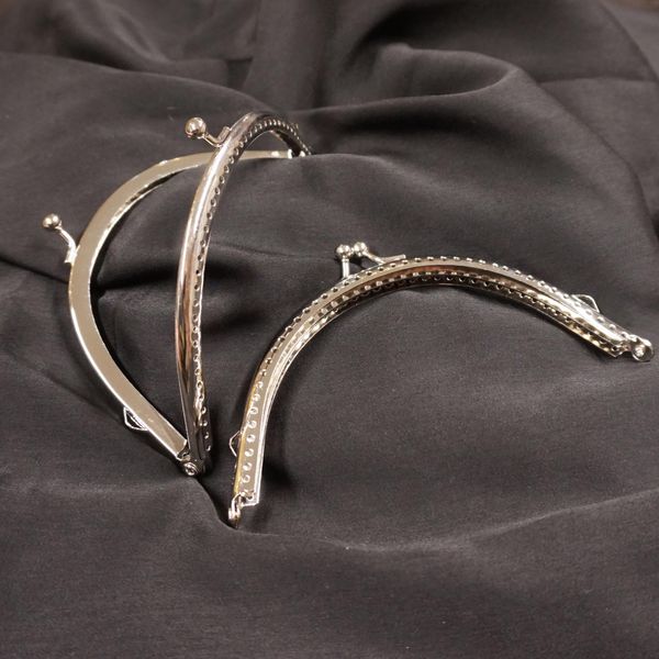 Hovedbilde Veskelås Coimbra sølvfarget buet veskelukning