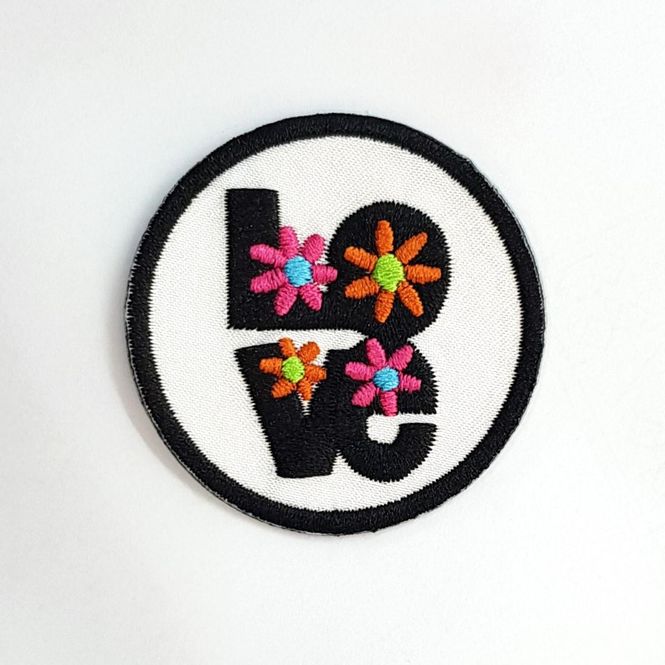 Hovedbilde Strykemerke LOVE med blomster